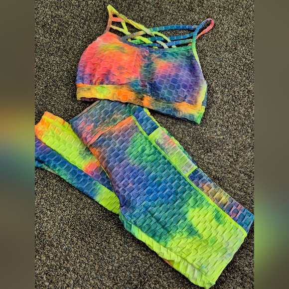 Colorful Tie-Dye Textured Activewear Set - Picture 2 of 8